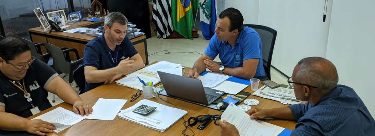 Prefeito e Secretário de Desenvolvimento recebem representantes do SEBRAE, para reativação da unidade 