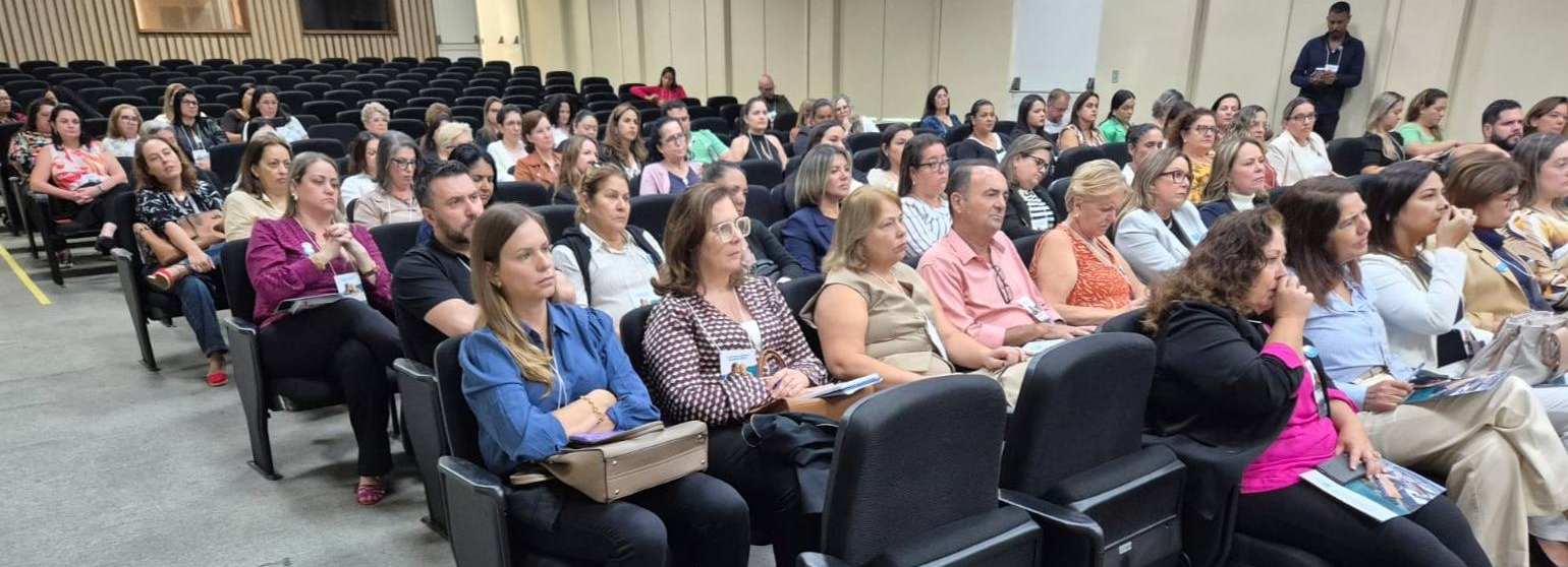 Primeira-dama Gisele Machado participa de encontro regional promovido pelo HCFMB