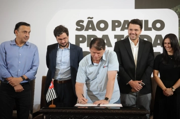Governador assina ordem de serviços da vicinal Cerqueira César à Castelo Branco 