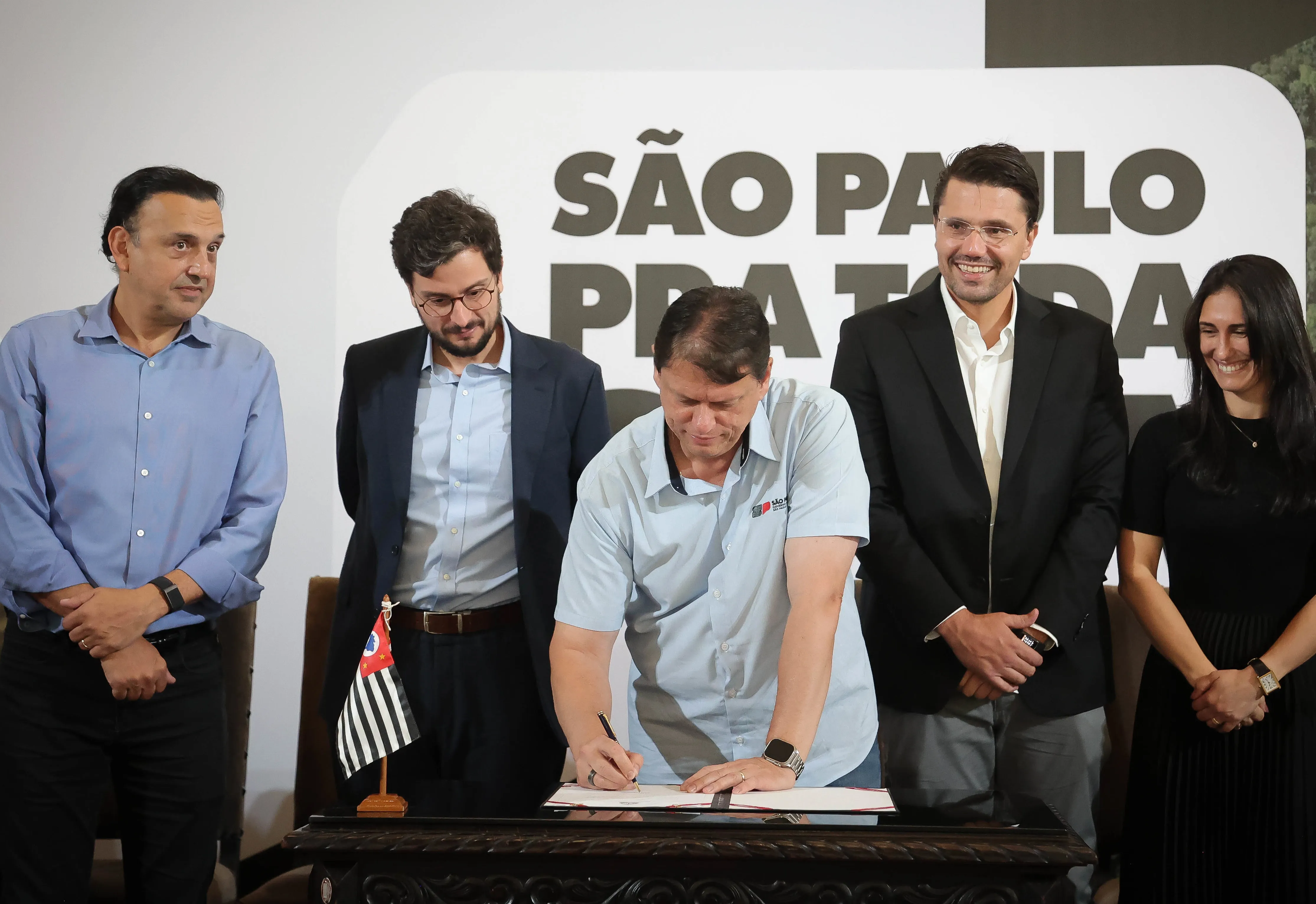 Governador assina ordem de serviços da vicinal Cerqueira César à Castelo Branco 