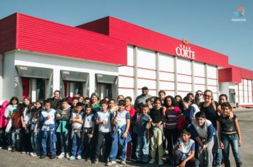 Na Semana do Meio Ambiente alunos da rede municipal realizam visita técnica à Gran Corte Alimentos 