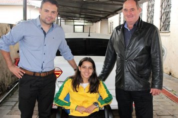 Cátia embarca para Europa no Circuito Mundial de Tênis 