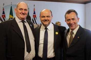 Prefeitura assina convênio para a aquisição de veículo da Saúde 