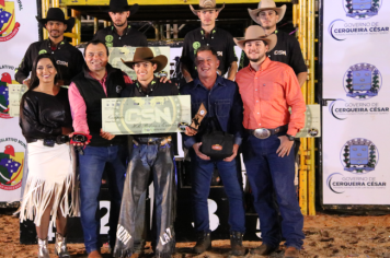 Peão de Espírito Santo do Turvo vence o Rodeio Profissional da XXIII FAICC 