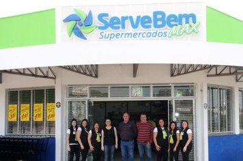 Prefeito prestigia a inauguração de empreendimento 