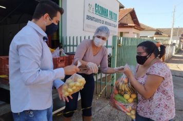 SECRETARIA DE EDUCAÇÃO EFETUA A ENTREGA DE KIT ALIMENTAÇÃO AOS ALUNOS DA REDE MUNICIPAL