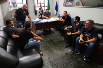 Prefeito assina contrato para modernização da Iluminação Pública, com instalação do sistema de LED 