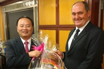 Prefeito se reúne com investidores chineses 