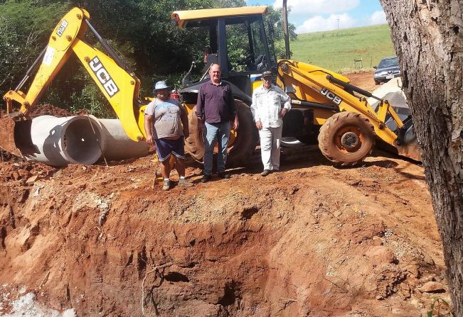 Prefeitura recupera ponte no bairro Água das Palmeiras  