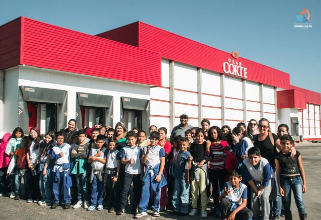 Na Semana do Meio Ambiente alunos da rede municipal realizam visita técnica à Gran Corte Alimentos 