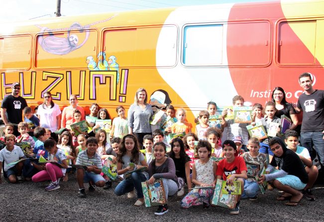 Alunos participam do espetáculo “Buzum” da CCR  