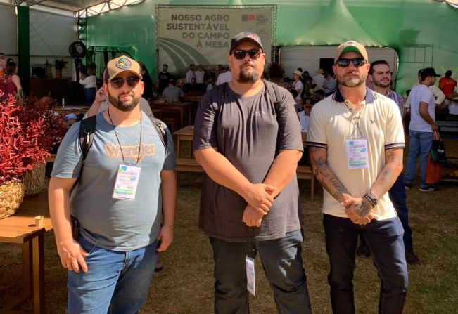 Representantes da Secretaria de Agricultura de Cerqueira César participam da Agrishow 