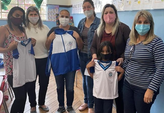 Estudantes da Rede Municipal são contemplados com Uniformes Escolares 