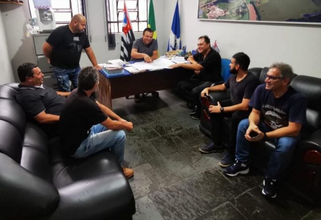 Prefeito assina contrato para modernização da Iluminação Pública, com instalação do sistema de LED 