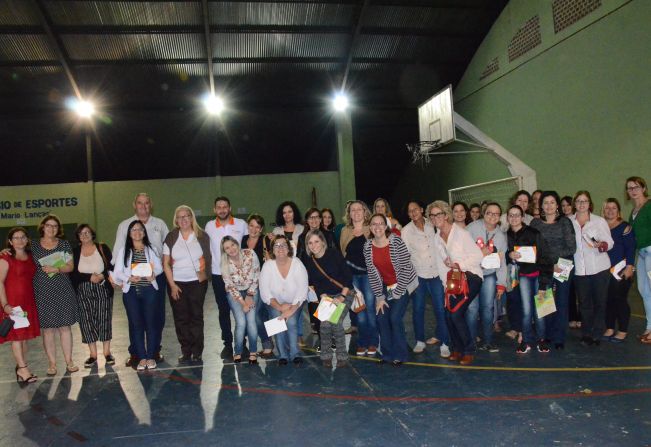 Secretaria Municipal debate a importância da Família na Escola      