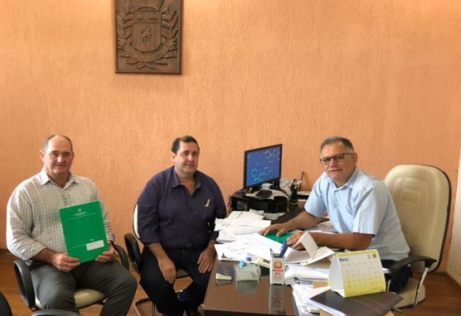 Prefeitura assina convênio para melhorias das estradas rurais 